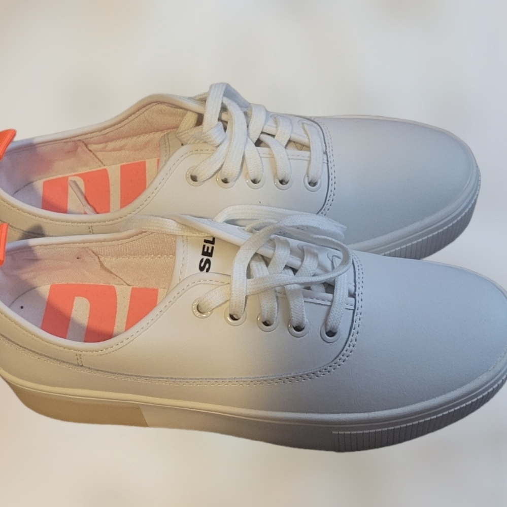 White sneakers everyday wear